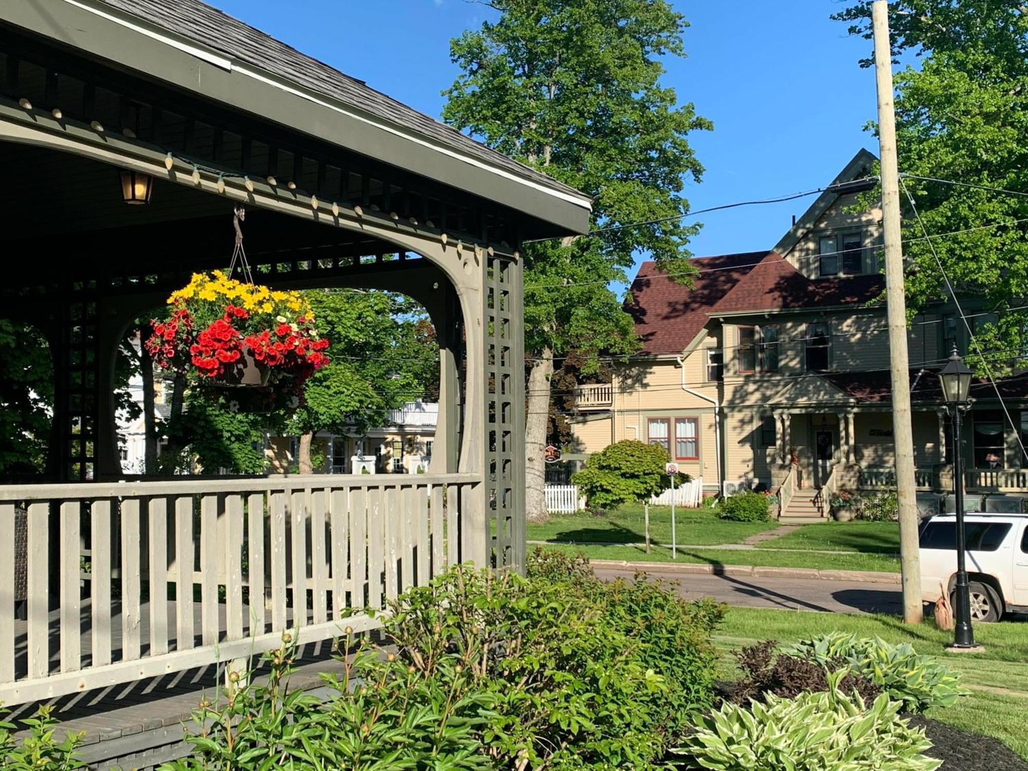 No 1 Grafton Inn シャーロットタウン エクステリア 写真